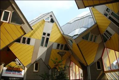 Ne vous inquitez pas, vous ne risquez pas de tomber, ce pays de polders est plutt plat, son voisin est d'ailleurs appel le plat pays par Brel !