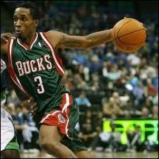 Qui est ce joueur des Bucks ?