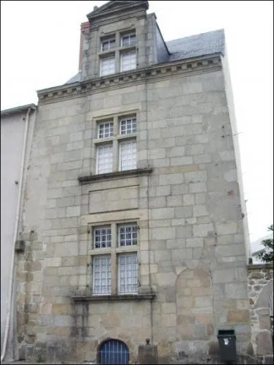 Construite en 1566, c'est la plus vieille maison de la ville. Elle s'appelle comment ?
