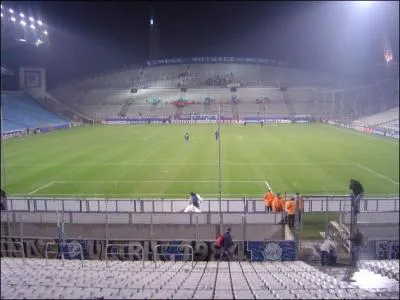 A qui appartient ce stade?