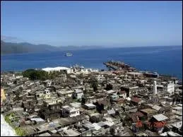 Dans quel pays se situe la ville de Mutsamudu ?