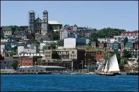 Voici une ville amricaine. Elle est la capitale d'Antigua-et-Barbuda, elle possde plus de 25 321 habitants et sa superficie est de 10 km. Comment s'appelle cette ville ?