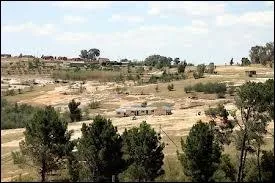 Parmi ces cinq villes, trouvez l'intruse.