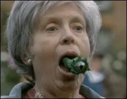 pisode 7 : qui fait partie du groupe des vieux qui s'en prend  nos hros ?