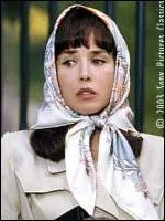 Dans ce trs joli film de Jean-Paul Rappeneau,  Bon voyage , qui se droule durant la seconde guerre mondiale, quel rle tient-elle ?