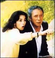 Dans cet autre comdie trs  physique , Tout feu, tout flamme , avec Yves Montand qui y joue son pre, qui est-elle ?