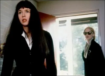 Ce film, Diabolique, est le remake du film de 1955 Les diaboliques. Elle a pour partenaires Sharon Stone et Chazz Palmitieri. Elle y tient le rle que tenait dans la version originale... ?