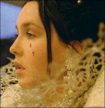 Rcemment, elle a t au thtre une exceptionnelle Reine, dans la pice La dernire nuit... . Quelle Reine ?