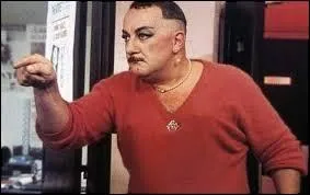 Quel est le titre de ce film o Coluche incarne un comique de seconde zone, frustr de s'tre fait coiffer au poteau par deux autres comiques amateurs ?