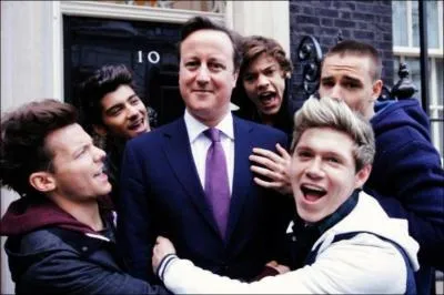 Qui voit-on le premier ?