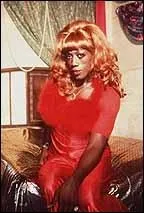 Dernier comparse du film Extravagances, qui interprte Noxeema Jackson ?