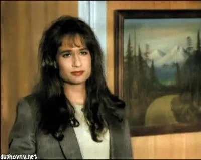 Cette brunette mlancolique est Dennis et Denise Bryson  la fois, car cet agent du FBI qui officie dans Twin Peaks se travestit dsormais. Qui est l'acteur ?