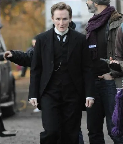 Ce monsieur est Albert Nobbs. Reconnaissez-vous l'actrice qui joue ce domestique, car c'est en fait une femme voulant faire un mtier d'homme ?