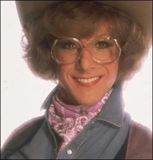 Ce travesti est l'un des plus connus. C'est Dustin Hoffman qui devient Dorothy Michaels dite Tootsie, actrice-star d'une srie TV. Mais pourquoi se travestit-il ?