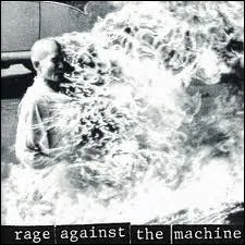 Le premier album ponyme du groupe Rage Against The Machine est prcurseur dans un style qui mlange le hip-hop et le metal. Retrouvez le single chant par Zack de la Rocha :