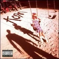 Quelle chanson, issue du premier album ponyme de Korn, commence par un solo de cornemuse ?