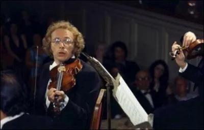 En 1972 , il est Franois Perrin dans ce film ralis par Yves Robert