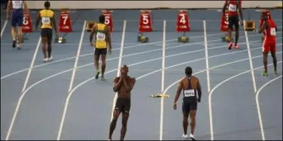 Usain Bolt provoque un faux dpart en finale du 100 mtres lors ... . .