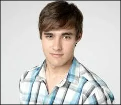 Comment s'appelle ce garon dans  Violetta  ?