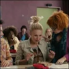 Qui est cette personne blonde ?