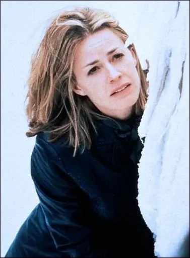 Elle a aussi tourn aux cts de Val Kilmer dans l'adaptation d'une srie tl culte. Laquelle ?