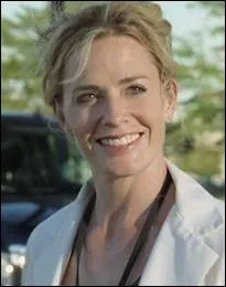 En 2012, dans quel thriller est-elle la mre de Jennifer Lawrence ?