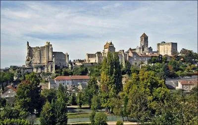 Les habitants de Chauvigny sont les