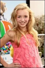 Elle joue dans 'L'Esprit d'une autre'.