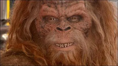 Quel monstre regarde en dessous des jupes des femmes ?