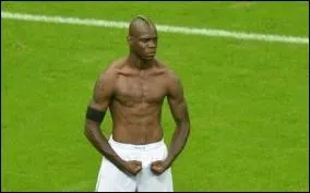 Il volue en Italie (AC Milan). Comment s'appelle-t-il ?