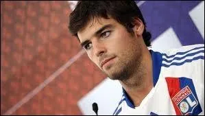 Il volue en France (Olympique Lyonnais). De qui s'agit-il ?