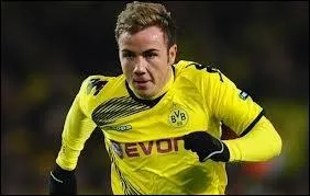 Il volue en Allemagne (Borussia Dortmund). Qui est-ce ?