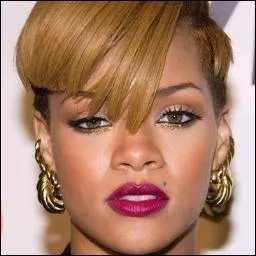 Comment s'appelle son clip qui ressemble  une pierre prcieuse ?