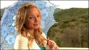 Dans la srie Jonas L. A. , comment s'appelle la petite ami de Joe dans les premiers pisodes ?