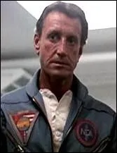 Le tlfilm  2010 : L'anne du premier contact  avec Roy Scheider et John Lithgow dans les rles principaux, est la suite de  2001, l'odysse de l'espace .