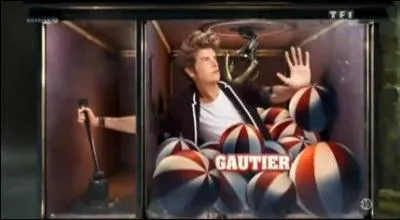 Autre candidat de cette saison, Gautier a fait une apparition peu ordinaire ds l'entre du jeu. Par o est-il entr dans la maison ?