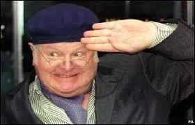 De quelle origine tait  The Benny Hill Show , rendez-vous immanquable du dimanche soir sur FR3 ?