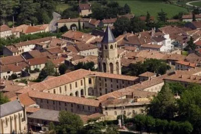 Par quels départements passerez-vous si vous découvrez successivement les magnifiques sites de La Salvetat-sur-Agout, Burlats, Castres, Sorèze ?