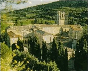 De quels département et région sont originaires les pèlerins qui partiront de l'abbaye de Fontfroide, ou de Sainte-Eulalie, ou encore de Saint-Papoul ?