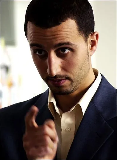  L'cole pour tous  met en scne un dlinquant propuls professeur de franais dans une banlieue difficile. Ce professeur est jou par :