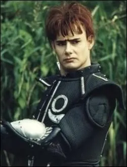 Quel Inconnu est le ralisateur de  L'Extraterrestre  sorti en 1999 ?