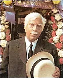 Quel est le titre de ce film dans lequel Michel Serrault est un  malade  qui s'obstine  ne pas mourir, au grand dam de la famille qui doit rcuprer sa maison aprs sa mort ?