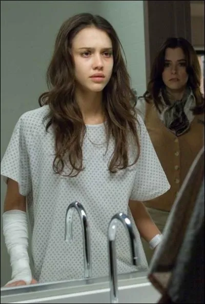 En 2008, Jessica Alba est victime d'hallucinations effrayantes aprs s'tre fait greffer :