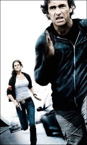 Quelle actrice franaise traque Albert Dupontel dans  La Proie  sorti en 2011 ?