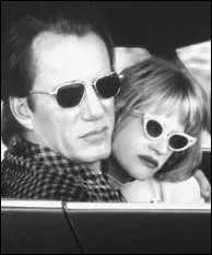 Qui est la compagne de James Woods dans  Another Day in Paradise  ?