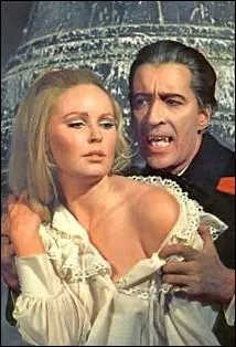 Qui incarne Dracula dans  Dracula et les femmes  ?