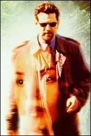 Dans  The Gingerbread Man , Kenneth Branagh est un avocat qui s'prend d'une jeune serveuse interprte par :