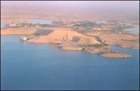 Les dbuts des travaux de construction du barrage d'Assouan furent prvus.