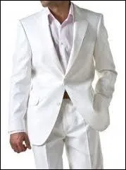 ''Nous étions vingt ou trente / Brigands dans une bande / Tous habillés de blanc / À la mode des, vous m'entendez / Tous habillés de blanc / À la mode des marchands''