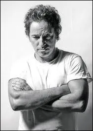 Quelle personne nomme James a t chante par Bruce Springsteen, John Lee Hooker, Cher, Les Pogues ?